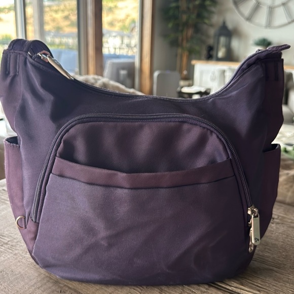 Travelon RFID Antitheft Crossbody Bag in Purple multiple pockets Travel vacation - Picture 1 of 14